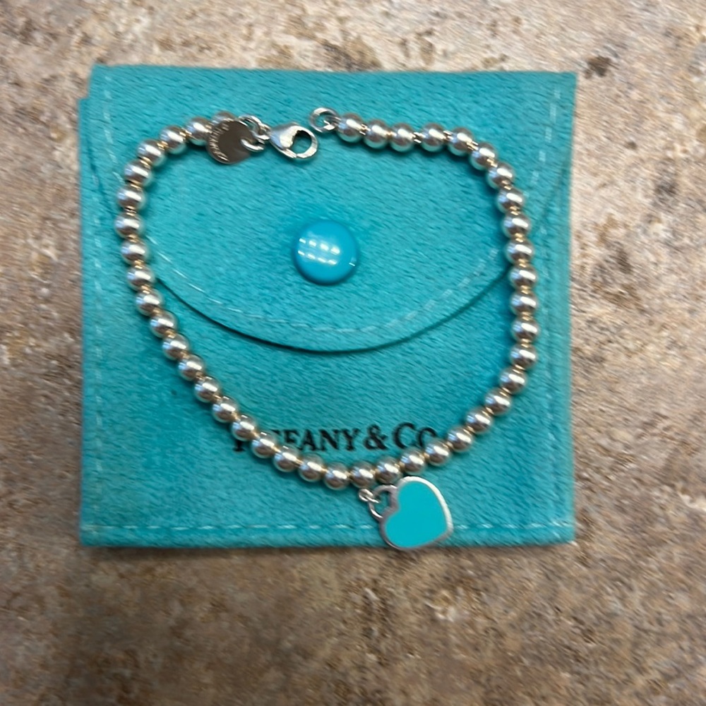 Return to Tiffany’s beaded bracelet